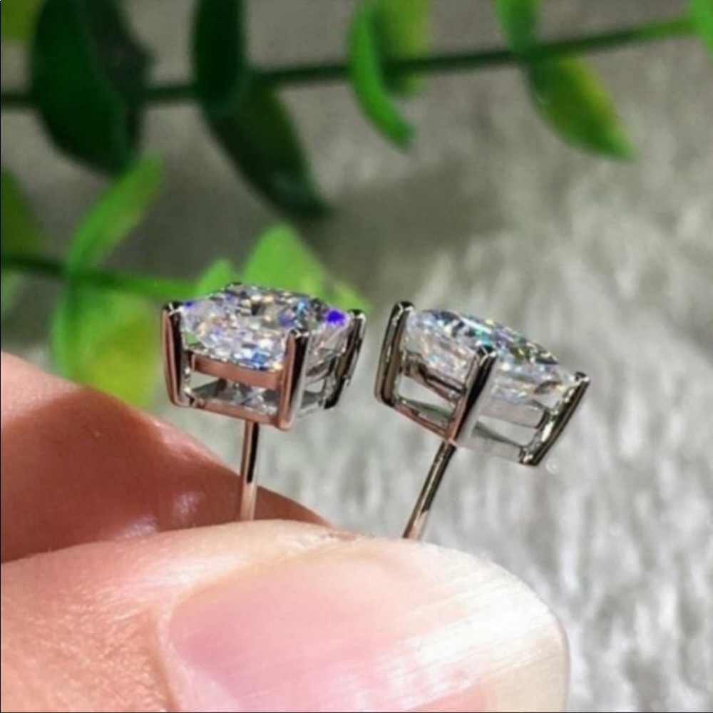 2.5 CARAT SQUARE PRINCESS DIAMOND STUD EARRINGS - Picture 4 of 4